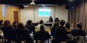 Jovens estudantes aprendem a prevenir a doença renal crónica